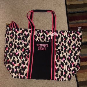 ❌SOLD❌NWT VS PINK leopard PRINT WEEKENDER TOTE